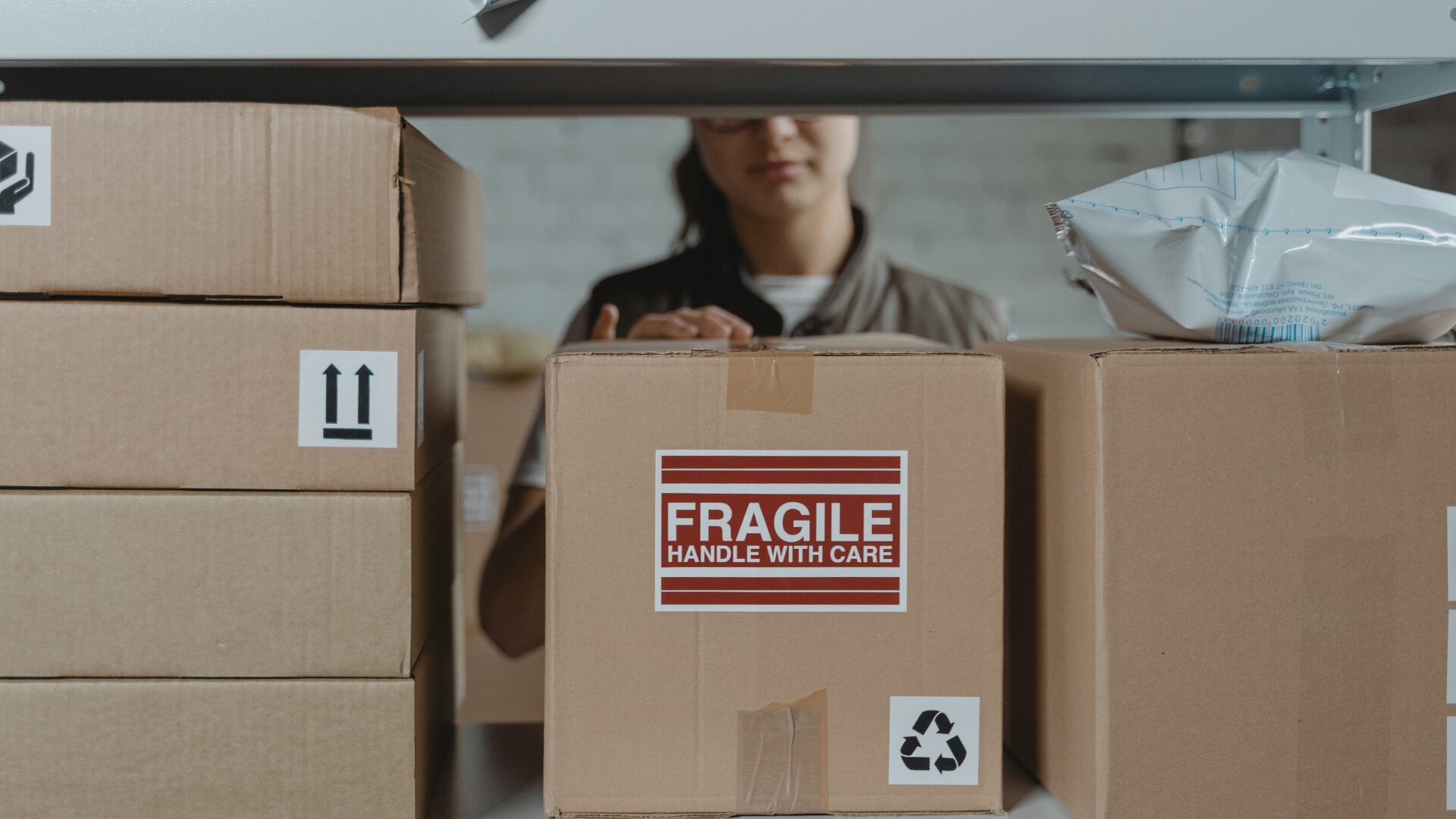 Spedizione articoli fragili: come proteggere gli oggetti delicati